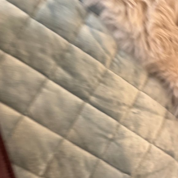 Tory Burch Elegant Burgundy Quilted Shoulder Bag with adjustable strap - Picture 12 of 14